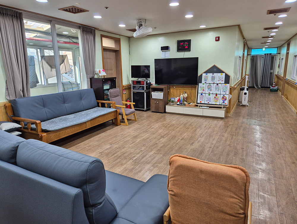 은혜의 집 (1층) - 1층 거실